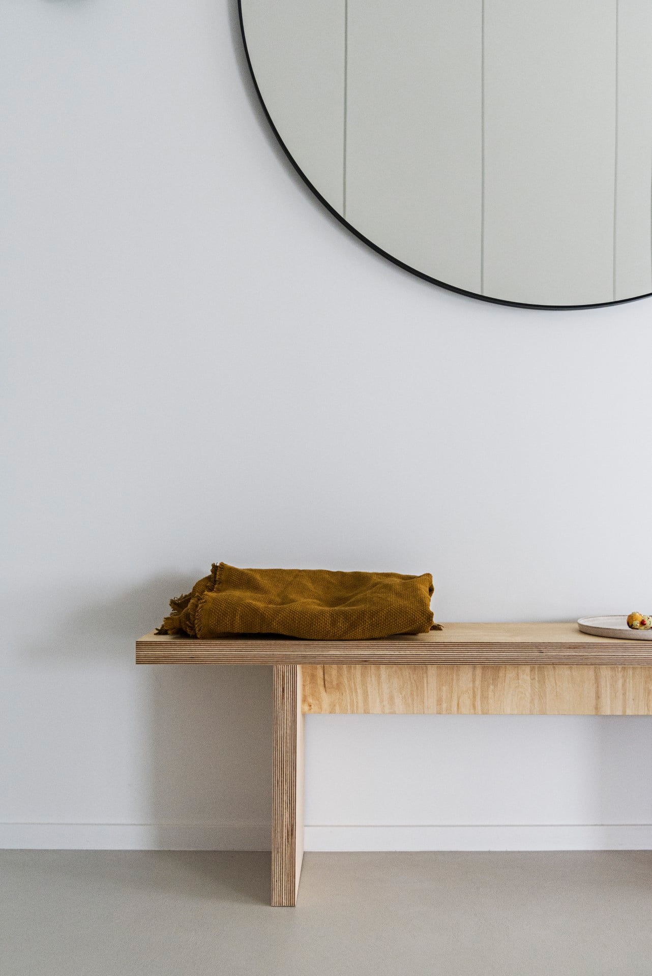 Minimalistyczna ławka ze sklejki brzozowej, styl japoński, meble ze sklejki