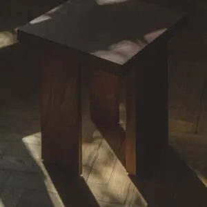 Minimalistyczny stolik lub stołek ze sklejki brzozowej, styl japoński, meble ze sklejki