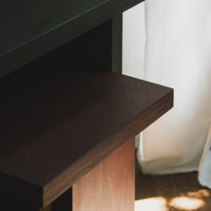 Minimalistyczny stolik lub stołek ze sklejki brzozowej, styl japoński, meble ze sklejki