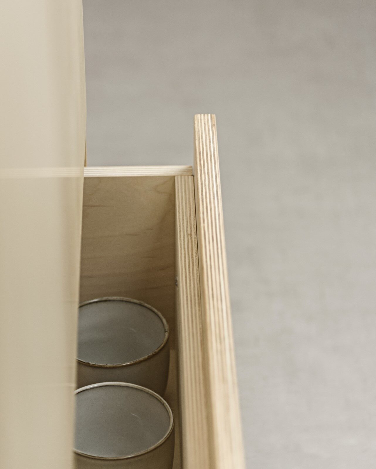 Minimalistyczna komoda ze sklejki brzozowej, styl japoński, meble ze sklejki